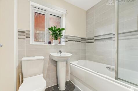 EWEMOVE SOUTH MOLTON - FAMILY BATHROOM