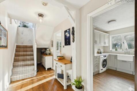 EWEMOVE SOUTH MOLTON - HALLWAY