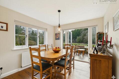 EWEMOVE SOUTH MOLTON - DINING ROOM