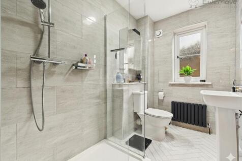 EWEMOVE SOUTH MOLTON - EN-SUITE