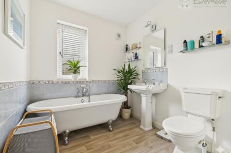 EWEMOVE SOUTH MOLTON - FAMILY BATHROOM