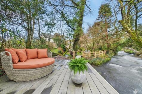 EWEMOVE SOUTH MOLTON - RIVER DECK AREA