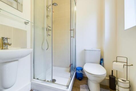 Ensuite to Bedroom One