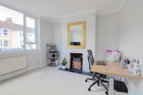 Excellent sized south facing Ground Floor