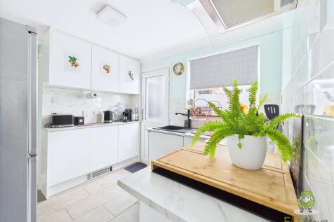 CAM01543G0-PR0134-STILL010