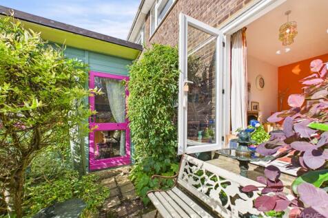 CAM03624G0-PR0164-STILL022