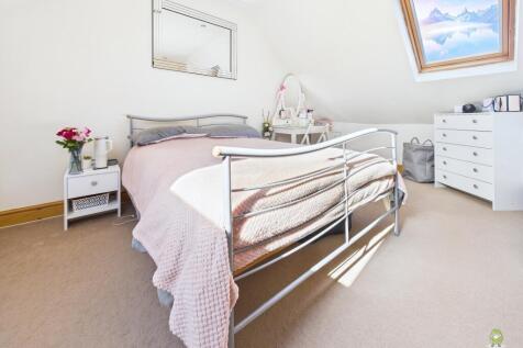 CAM01543G0-PR0156-STILL002