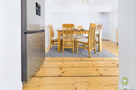 CAM01543G0-PR0145-STILL032