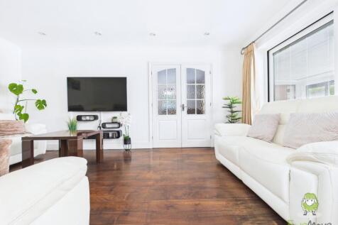 CAM01543G0-PR0141-STILL037