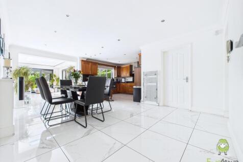 CAM01543G0-PR0141-STILL039