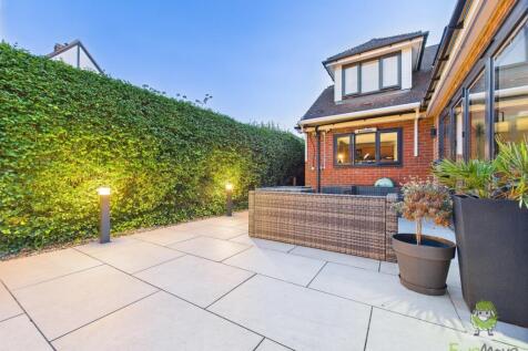 CAM01543G0-PR0143-STILL006