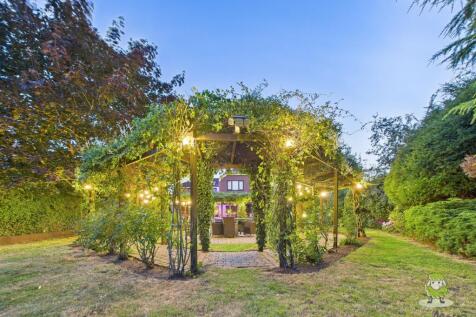 CAM01543G0-PR0143-STILL012