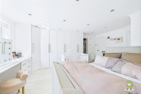 CAM01543G0-PR0141-STILL122