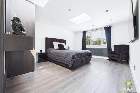 CAM01543G0-PR0142-STILL015