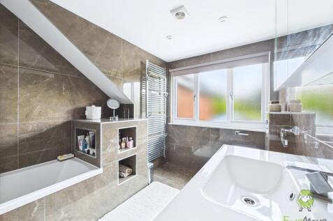 CAM01543G0-PR0142-STILL039