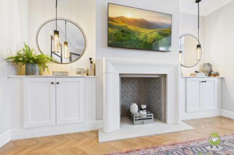 CAM01543G0-PR0166-STILL049