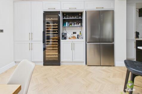 CAM01543G0-PR0166-STILL071