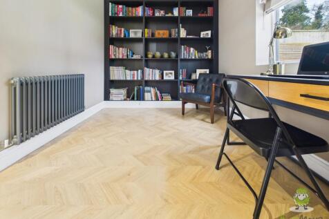 CAM01543G0-PR0166-STILL042