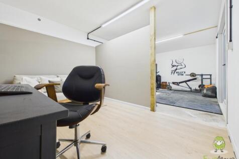 CAM01543G0-PR0166-STILL081