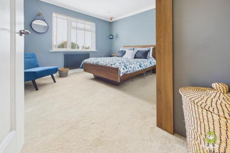 CAM01543G0-PR0166-STILL004