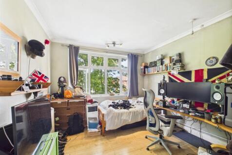 CAM03750G0-PR0053-STILL007