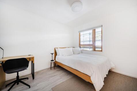 1332573-19-6889e5dbbe4a2