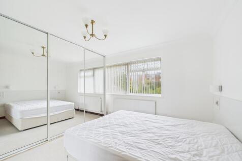 CAM03750G0-PR0075-STILL003