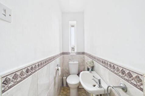 CAM03750G0-PR0077-STILL008