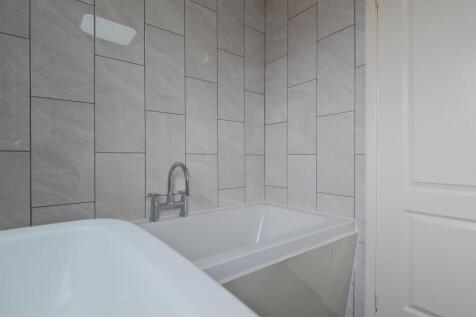 041-4 Gigha Quadrant Wishaw, ML2 0TE.jpg