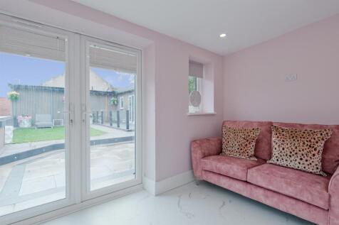 019-23 East Academy Street Wishaw, ML2 8BG.jpg