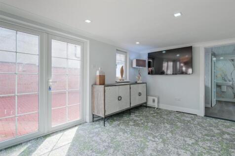 054-23 East Academy Street Wishaw, ML2 8BG.jpg