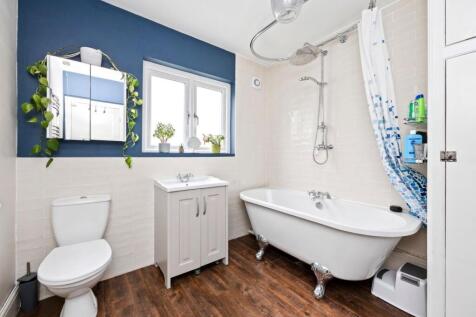 Marmion Road 29 BATHROOM.jpeg