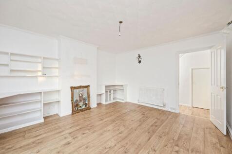 Amberley Drive 128 LIVING ROOM 2.jpeg