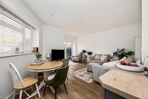 High Park Avenue 3 LIVING SPACE.jpeg