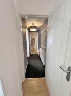 Hallway from bedroom to lounge.JPG