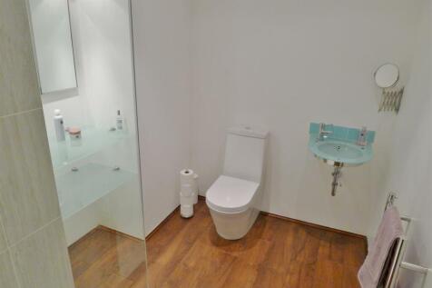 Ensuite shower room