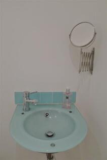 Ensuite wash hand basin