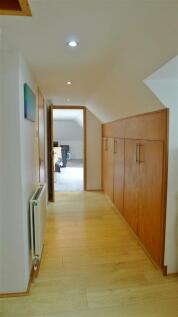 Dressing area to bedroom 4