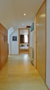 Dressing area to bedroom 5