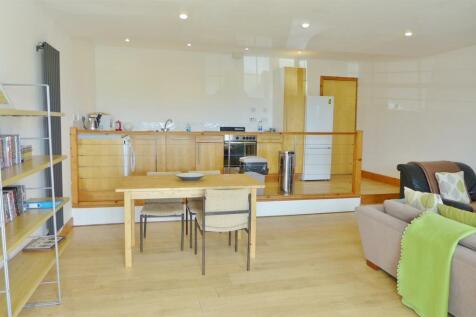 Guest suite dining and kitchen