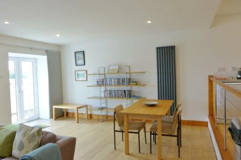 Guest suite dining
