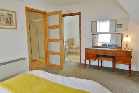 Guest suite bedroom to ensuite and bathroom