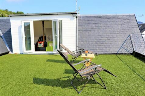 Roof terrace to upper landing