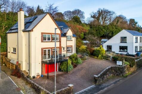 Stunning detached home