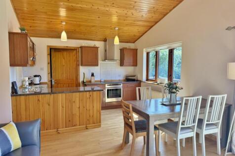 Lounge to kitchen area