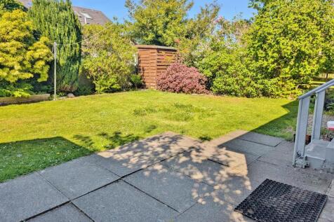 Rear garden with small shed