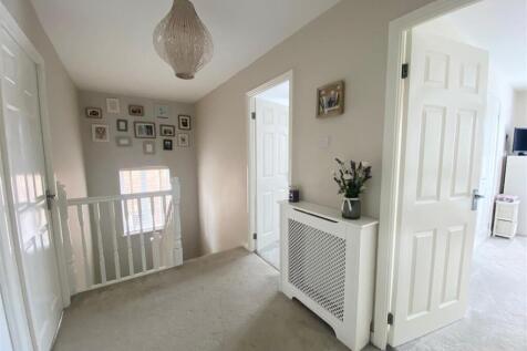 FIRST FLOOR LANDING
