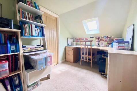 FIRST FLOOR LANDING/OFFICE