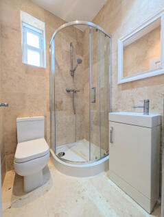 En-Suite to Bedroom 2