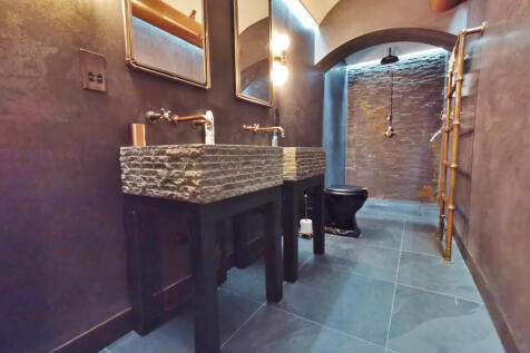 Famliy Shower Room